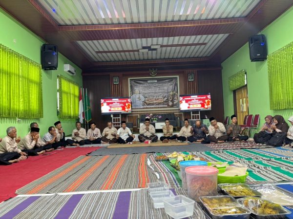 Keluarga Besar MTsN 4 Blitar Menyelenggarakan Kegiatan Tradisi Unggahan