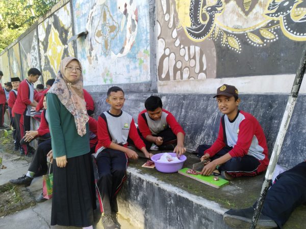 Menanam Jiwa Kurban sejak Dini: Catatan Praktik Penyembelihan Hewan Kurban di MTsN 4 Blitar