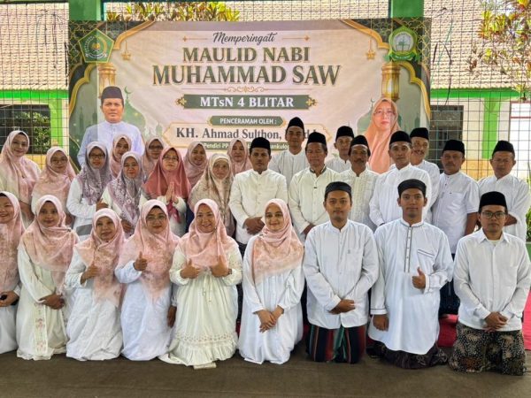 SEMARAK MAULID NABI 1448 H, MTsN 4 BLITAR PERKUAT KETELADANAN DAN KEBERSAMAAN